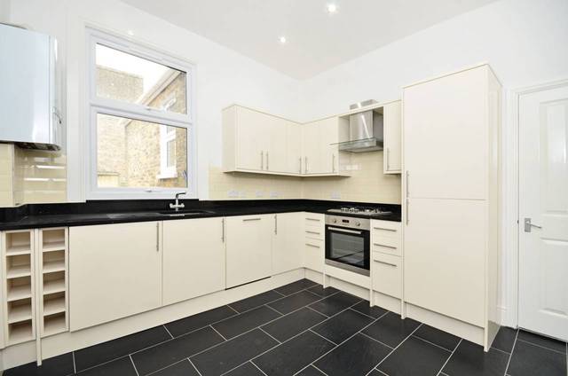  Image of 2 Bedroom Flat  For Sale at St Thomas Square  Hackney, E9 7PN