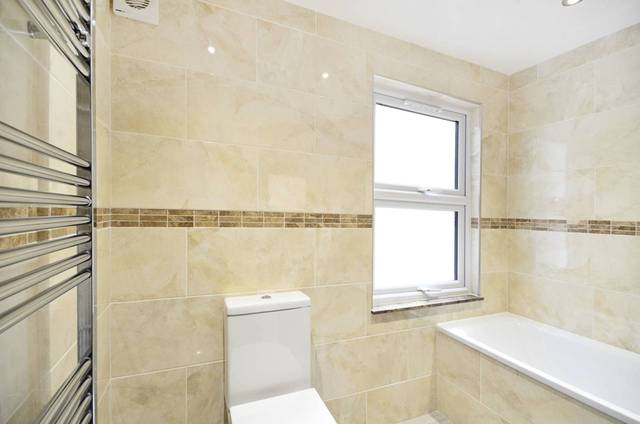  Image of 2 Bedroom Flat  For Sale at St Thomas Square  Hackney, E9 7PN