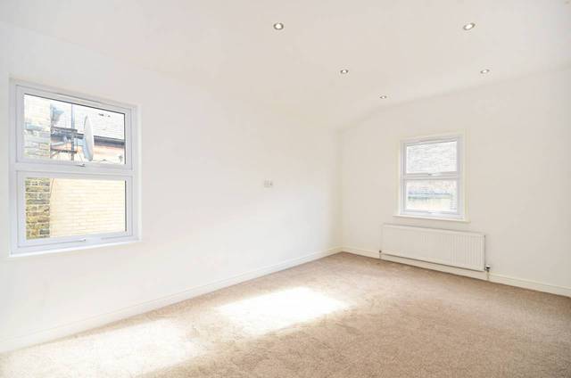  Image of 2 Bedroom Flat  For Sale at St Thomas Square  Hackney, E9 7PN