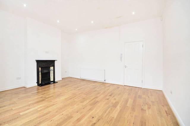  Image of 2 Bedroom Flat  For Sale at St Thomas Square  Hackney, E9 7PN