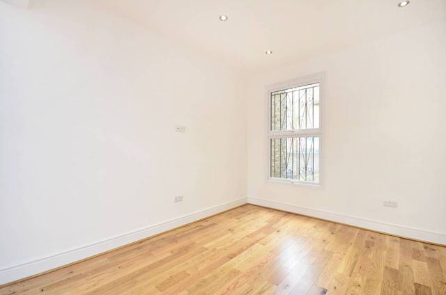  Image of 2 Bedroom Maisonette  For Sale at St Thomas Square  Hackney, E9 7PN