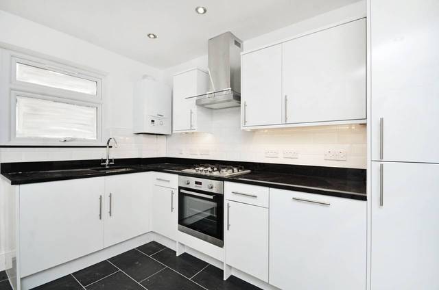  Image of 2 Bedroom Maisonette  For Sale at St Thomas Square  Hackney, E9 7PN