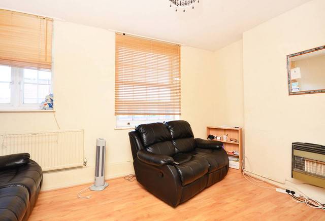  Image of 1 Bedroom Flat  For Sale at Stamford Hill  Stoke Newington, N16 5TG