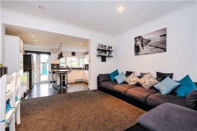  Image of 2 Bedroom Terraced  For Sale at Surrey, SM5 4LS