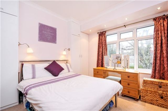  Image of 2 Bedroom Terraced  For Sale at Surrey, SM5 4LS