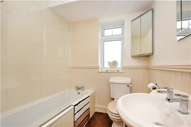  Image of 2 Bedroom Terraced  For Sale at Surrey, SM5 4LS