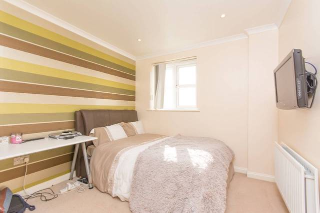  Image of 2 Bedroom Flat  To Rent at Stanley Road  South Harrow, HA2 8FE
