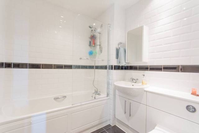  Image of 2 Bedroom Flat  To Rent at Stanley Road  South Harrow, HA2 8FE
