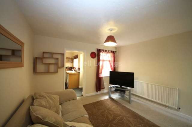  Image of 3 Bedroom Detached  To Rent at Stanway Cottages  Reading, RG6 1JN