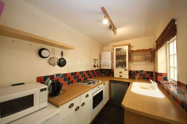  Image of 3 Bedroom Detached  To Rent at Stanway Cottages  Reading, RG6 1JN