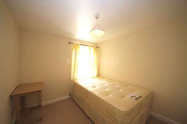  Image of 3 Bedroom Detached  To Rent at Stanway Cottages  Reading, RG6 1JN