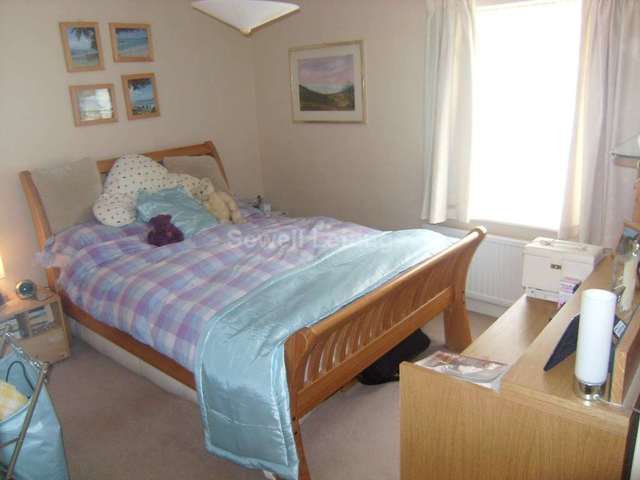  Image of 3 Bedroom Detached  To Rent at Stanway Cottages  Reading, RG6 1JN