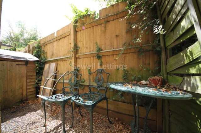  Image of 3 Bedroom Detached  To Rent at Stanway Cottages  Reading, RG6 1JN