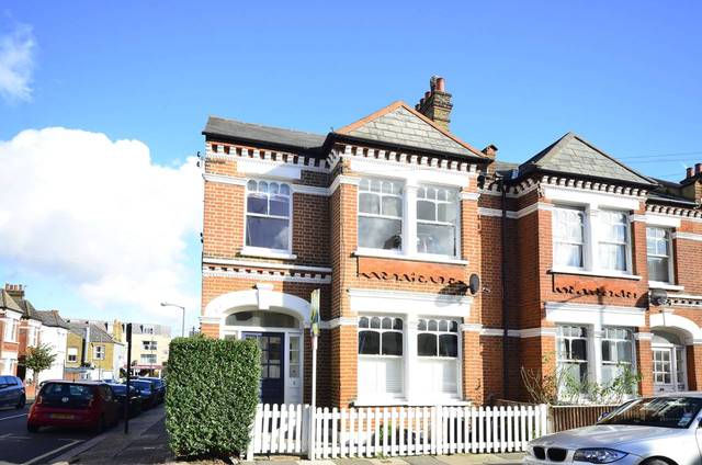  Image of 3 Bedroom Maisonette  To Rent at Stapleton Road  Tooting Bec, SW17 8BA
