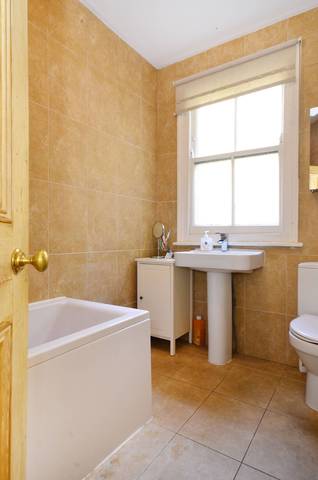  Image of 3 Bedroom Maisonette  To Rent at Stapleton Road  Tooting Bec, SW17 8BA