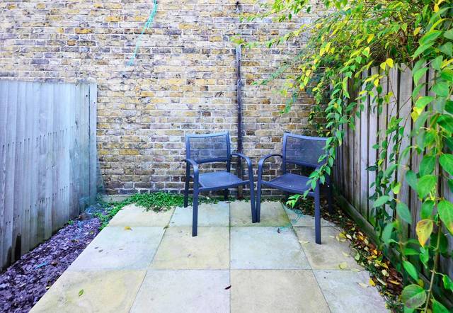  Image of 3 Bedroom Maisonette  To Rent at Stapleton Road  Tooting Bec, SW17 8BA