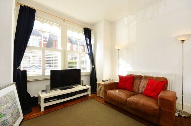 Image of 3 Bedroom Maisonette  To Rent at Stapleton Road  Tooting Bec, SW17 8BA