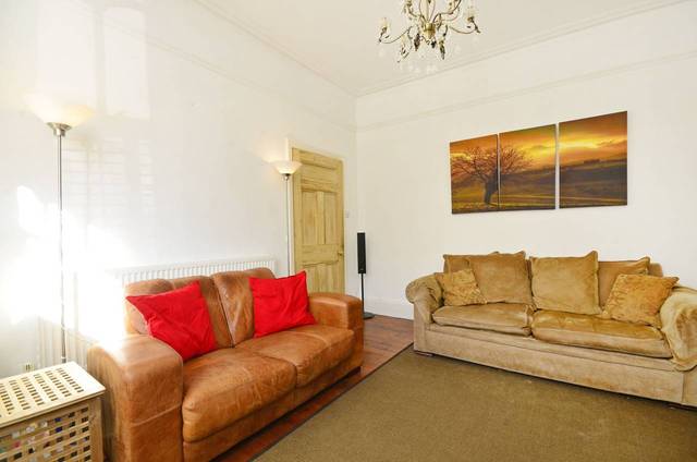  Image of 3 Bedroom Maisonette  To Rent at Stapleton Road  Tooting Bec, SW17 8BA