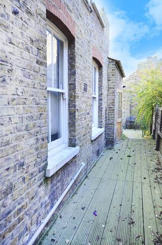  Image of 3 Bedroom Maisonette  To Rent at Stapleton Road  Tooting Bec, SW17 8BA