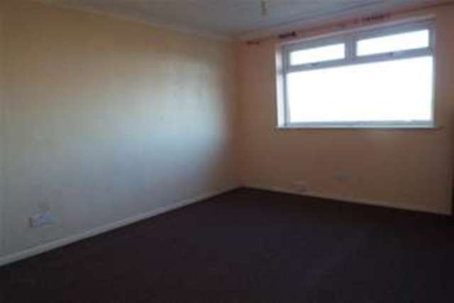  Image of 3 Bedroom Semi-Detached  To Rent at Ramsgate, CT11 7RE