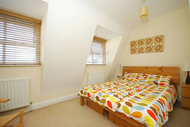  Image of 3 Bedroom Detached  For Sale at Straightsmouth  Greenwich, SE10 9LB