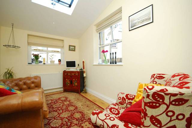  Image of 3 Bedroom Detached  For Sale at Straightsmouth  Greenwich, SE10 9LB