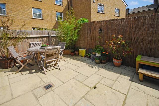  Image of 3 Bedroom Detached  For Sale at Straightsmouth  Greenwich, SE10 9LB