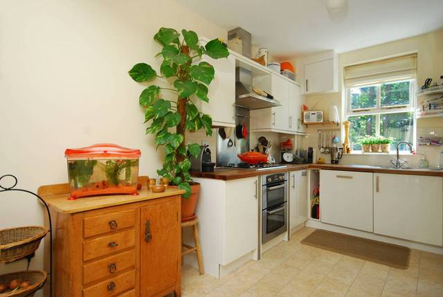  Image of 3 Bedroom Detached  For Sale at Straightsmouth  Greenwich, SE10 9LB