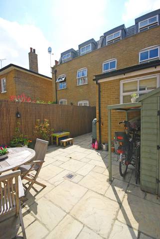  Image of 3 Bedroom Detached  For Sale at Straightsmouth  Greenwich, SE10 9LB