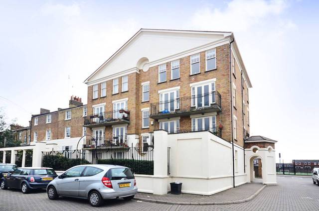  Image of 1 Bedroom Flat  For Sale at Sutton Square  Hackney, E9 6EQ