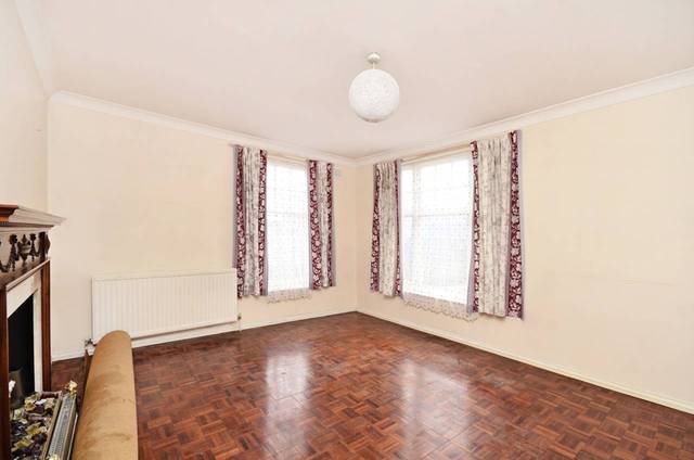  Image of 1 Bedroom Flat  For Sale at Sutton Square  Hackney, E9 6EQ