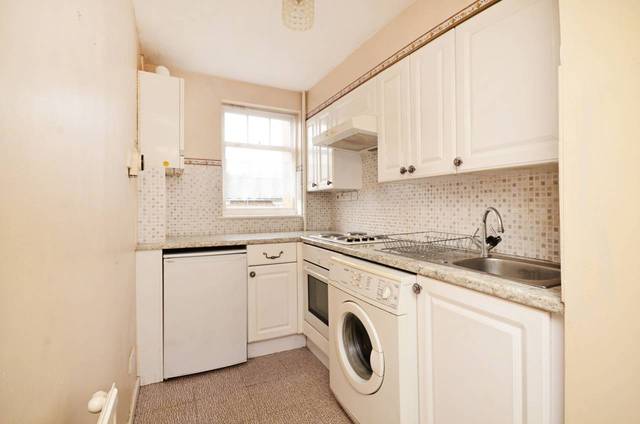  Image of 1 Bedroom Flat  For Sale at Sutton Square  Hackney, E9 6EQ