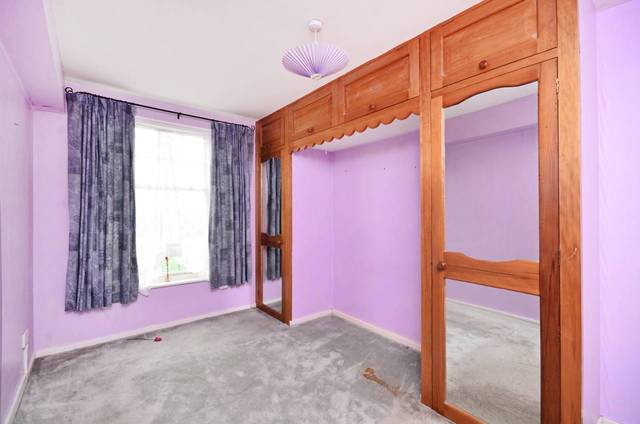  Image of 1 Bedroom Flat  For Sale at Sutton Square  Hackney, E9 6EQ