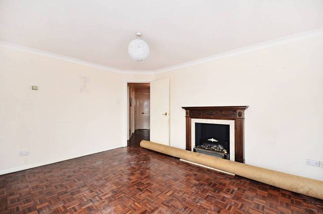  Image of 1 Bedroom Flat  For Sale at Sutton Square  Hackney, E9 6EQ