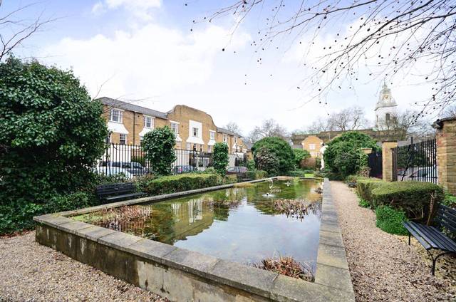  Image of 1 Bedroom Flat  For Sale at Sutton Square  Hackney, E9 6EQ