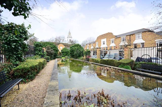  Image of 1 Bedroom Flat  For Sale at Sutton Square  Hackney, E9 6EQ