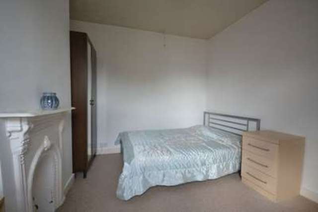  Image of 2 Bedroom Terraced  For Sale at Swainstone Road  Reading, RG2 0DX