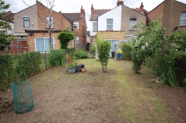  Image of 5 Bedroom Semi-Detached  To Rent at Swinderby Road  Wembley, HA0 4SF