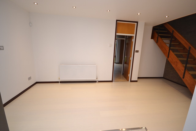  Image of 4 Bedroom Property  To Rent at Finchley  Finchley, N3 2LB
