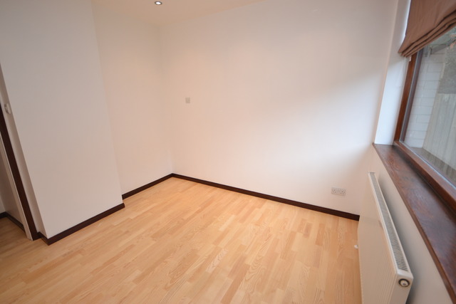  Image of 4 Bedroom Property  To Rent at Finchley  Finchley, N3 2LB