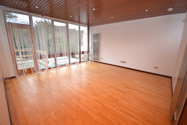  Image of 4 Bedroom Property  To Rent at Finchley  Finchley, N3 2LB