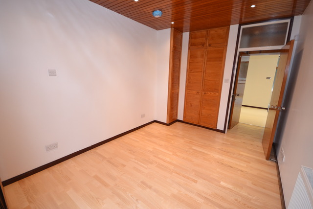  Image of 4 Bedroom Property  To Rent at Finchley  Finchley, N3 2LB