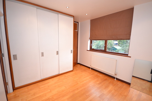  Image of 4 Bedroom Property  To Rent at Finchley  Finchley, N3 2LB