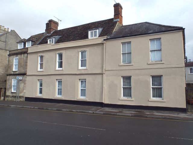  Image of 1 Bedroom Flat  For Sale at The Causeway  Chippenham, SN15 3DB