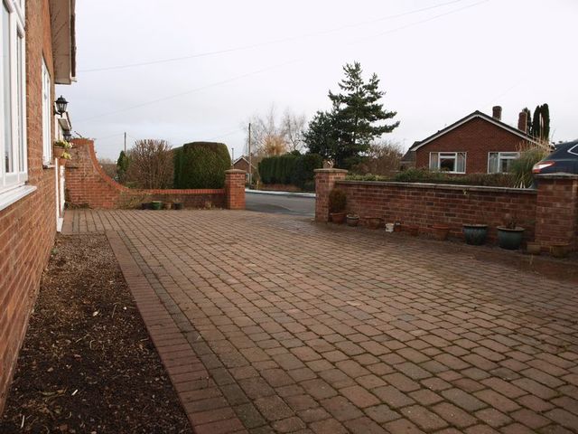  Image of 2 Bedroom Detached  For Sale at The Green Elston Newark, NG23 5PF