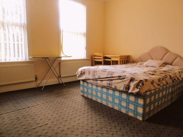  Image of 4 Bedroom Terraced  To Rent at The Greenway  Uxbridge, UB8 2PL