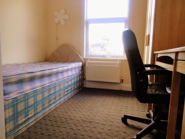  Image of 5 Bedroom Semi-Detached  To Rent at The Greenway  Uxbridge, UB8 2PH