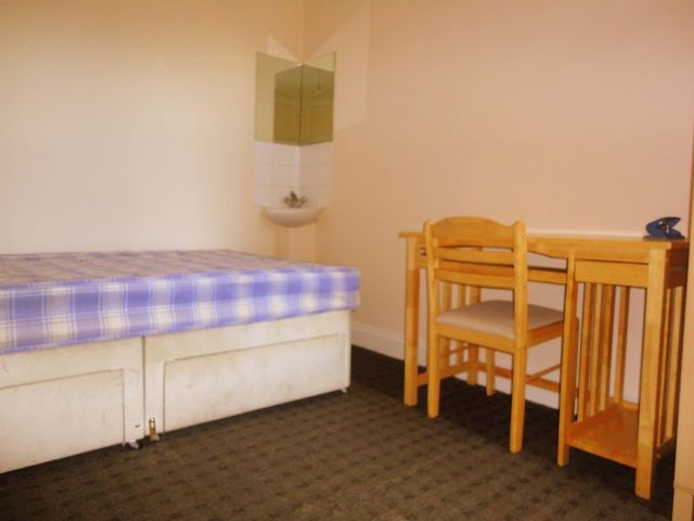  Image of 5 Bedroom Semi-Detached  To Rent at The Greenway  Uxbridge, UB8 2PH