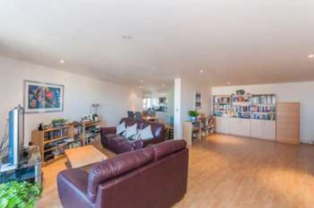  Image of 2 Bedroom Flat  For Sale at Galaxy Building  Docklands, E14 3SP
