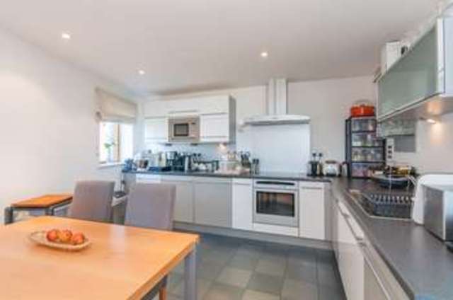  Image of 2 Bedroom Flat  For Sale at Galaxy Building  Docklands, E14 3SP